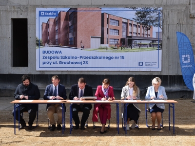 Podpisanie i wmurowanie aktu erekcyjnego pod budowę Zespołu Szkolno-Przedszkolnego nr 15 przy ulicy Grochowej 23